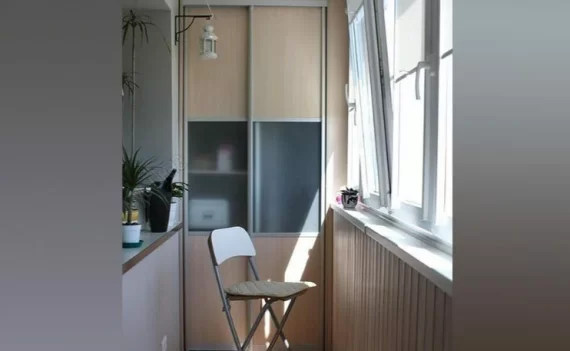 Встроенный деревянный шкаф 