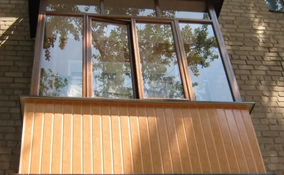 Отделка балконов сайдингом