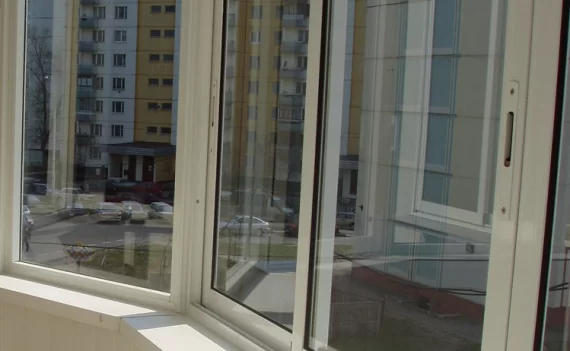 Остекление лоджии раздвижными окнами Слайдорс