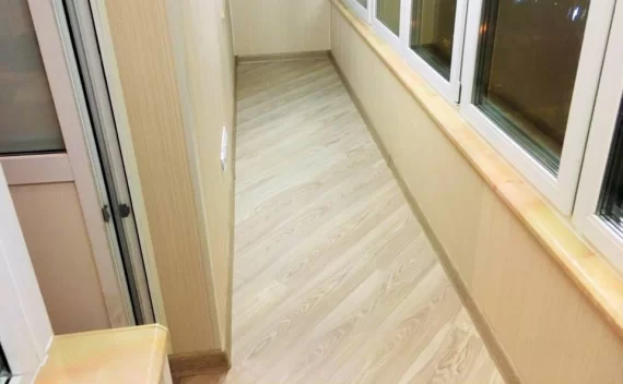 Диагональная укладка ламината на пол балкона