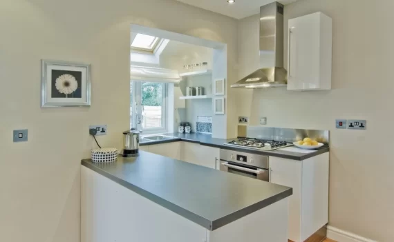 Объединение балкона и кухни с установкой кухонного гарнитура