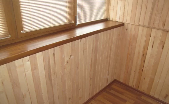 Отделка балкона деревянной вагонкой 1 класса