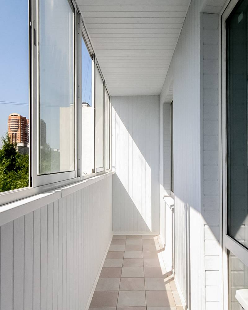  Отделка балкона виниловой вагонкой под ключ